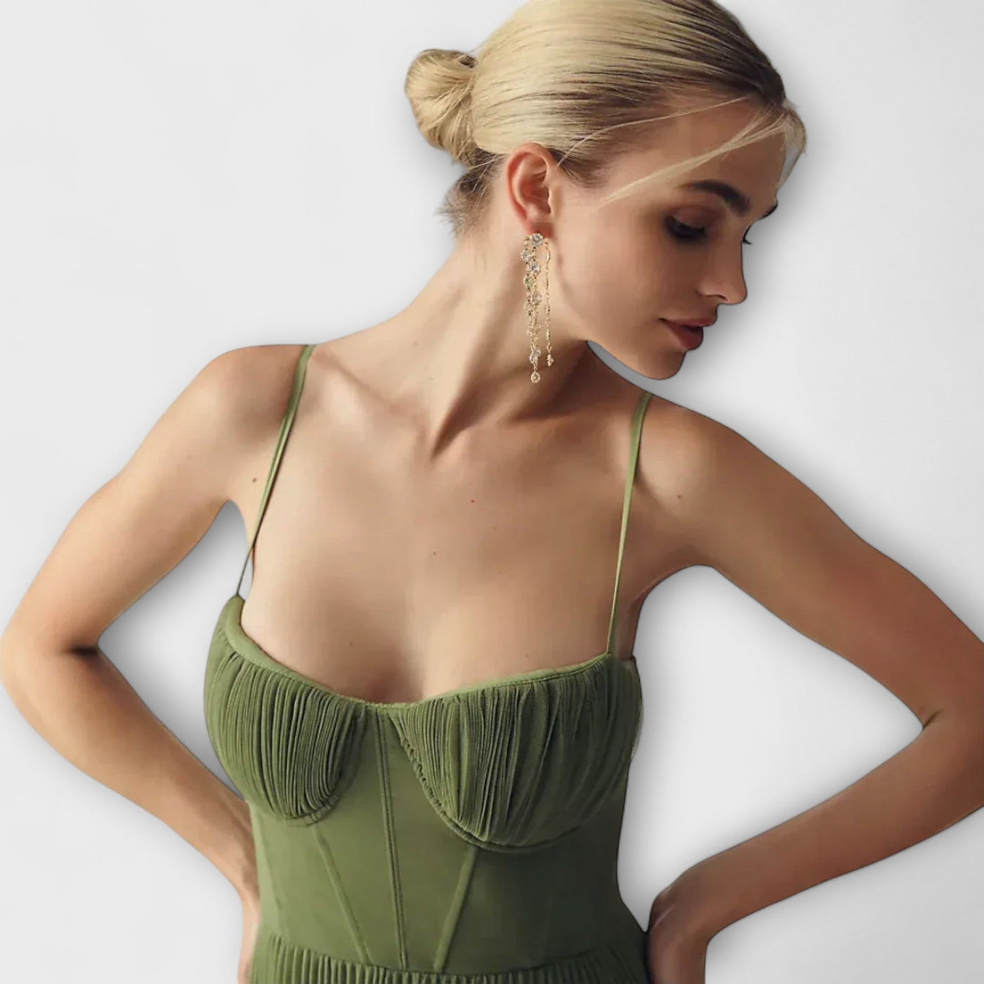 Elivera – Plissiertes Midikleid mit femininer Note