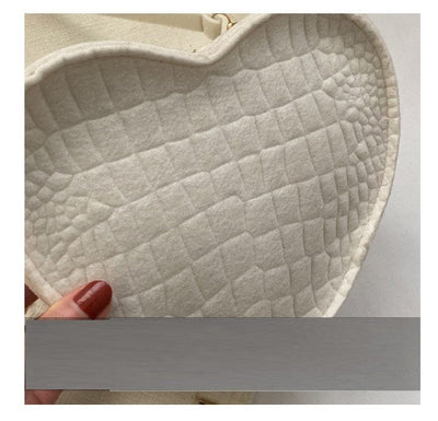 GIA - Umhängetasche mit Herzdesign