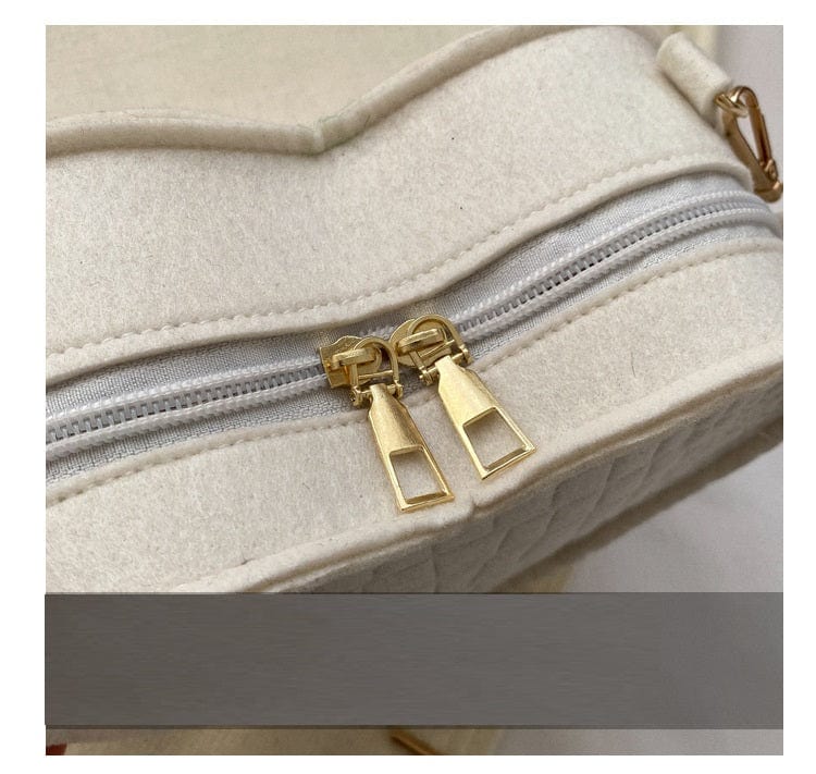 GIA - Umhängetasche mit Herzdesign