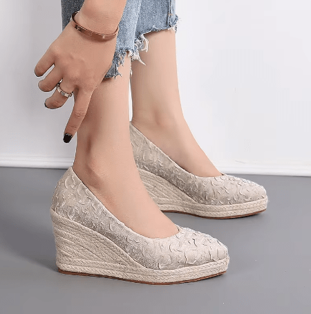 GUADA - Spitzes, flaches Wedge-Heel 2024