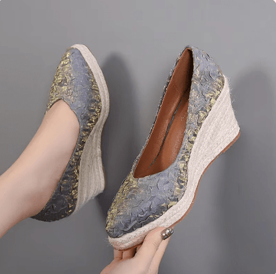 GUADA - Spitzes, flaches Wedge-Heel 2024