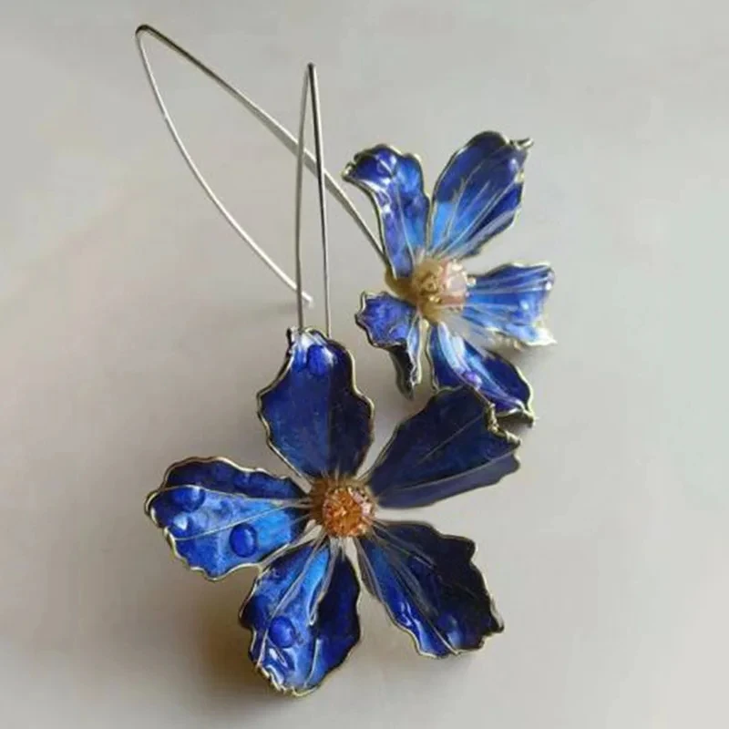 Vintage-Blumenohrringe in Blau