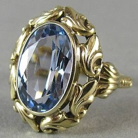Hohler Ring aus Blaugold im Vintage-Stil