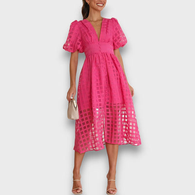 Lianora – Feminines Midikleid mit Strukturmuster