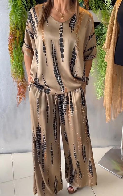 Zweiteiliger Satinanzug mit Rundhalsausschnitt