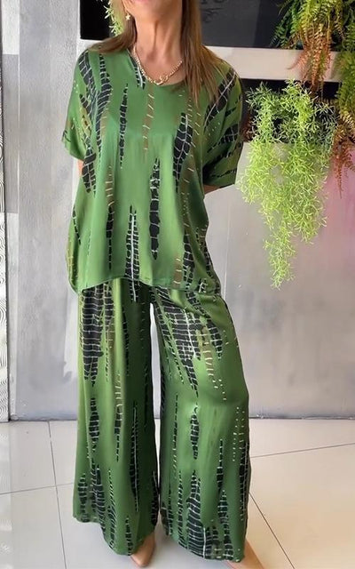 Zweiteiliger Satinanzug mit Rundhalsausschnitt