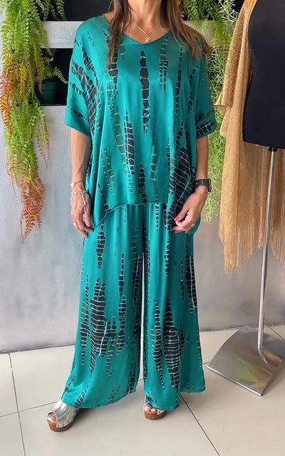 Zweiteiliger Satinanzug mit Rundhalsausschnitt