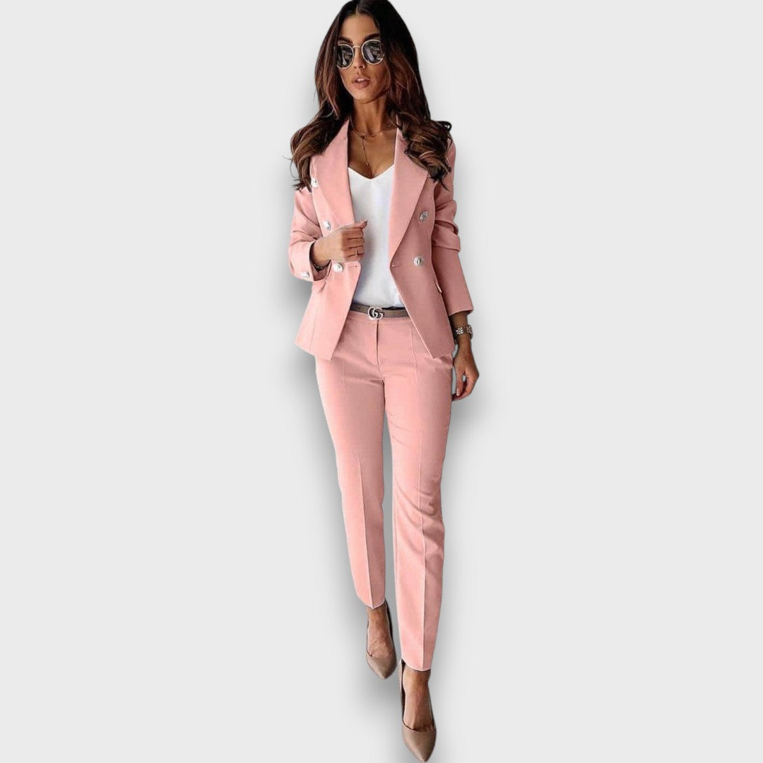 Laurea – Blauer Anzug mit femininer Linie