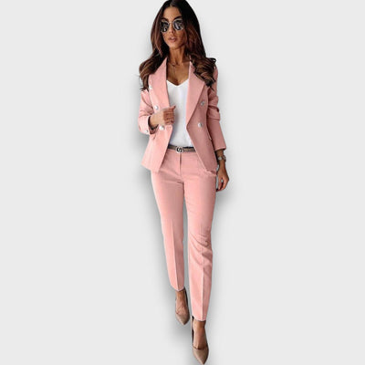 Laurea – Blauer Anzug mit femininer Linie