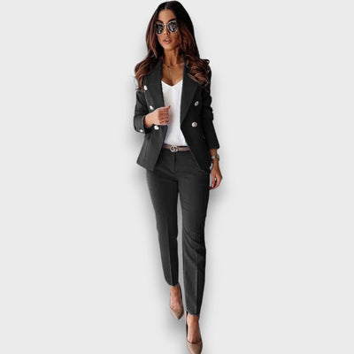 Laurea – Blauer Anzug mit femininer Linie